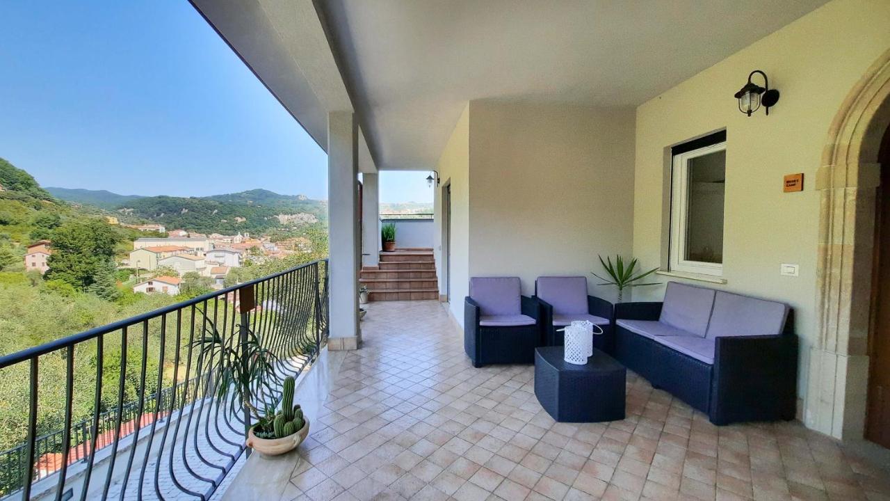 Апартаменти Casa Elisabetta Shortlets Caposele Екстер'єр фото